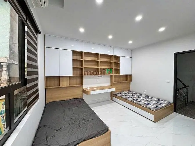 Nhà Mới Ở Ngay Phố Khâm Thiên Đống Đa - 5 Tầng 25M2 , Mt 4 M - 8,9 Tỷ