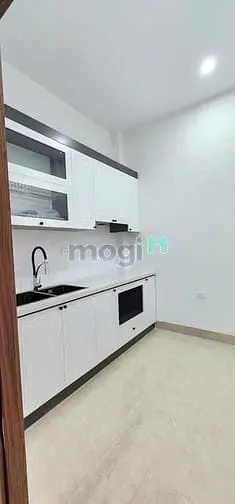Nhà Mới Ở Ngay Phố Hồng Mai 5 Tầng 40M2 - Ô Tô Cách Nhà 15M - 8,9 Tỷ