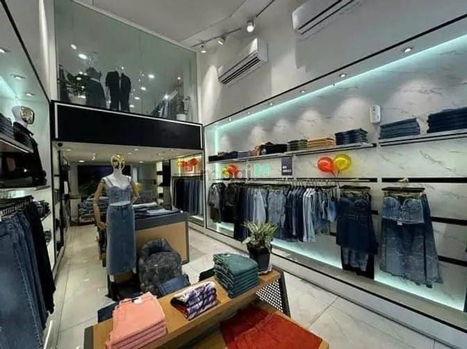 Shop Thời Trang 24 Nguyễn Trãi, Q1 Dt: 400M. Kc: Trệt 4 Lầu. Gía 90Tr