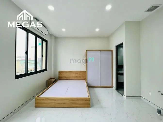 Phòng Giá Rẻ-Full Nội Thất- Bancol Cửa Sổ Lớn - Ngay Bến Xe Miền Đông