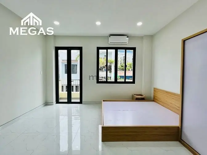 Phòng Giá Rẻ-Full Nội Thất- Bancol Cửa Sổ Lớn - Ngay Bến Xe Miền Đông