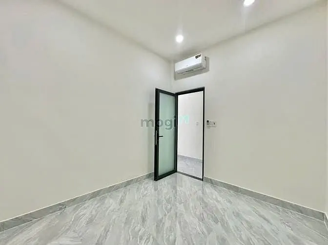 " Nhà Mới Xây Khu Dĩ An - Rộng 108M2 - Có Sân Riêng - Gần Chợ Dĩ An "