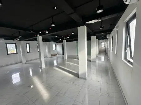 Cho Thuê Văn Phòng Đẳng Cấp Hoàng Diệu, Quận 4 - 131M² Tràn Ngập Ánh Sáng & Cây Xanh