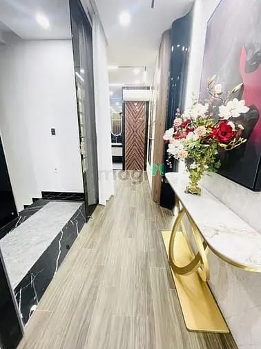 Nhà Đẹp Mới Xây Có Thang Máy – Nội Thất Cao Cấp – Xe Hơi Ngủ Trong Nhà