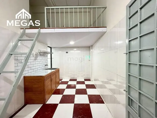 Phòng Cho Thuê Giá Rẻ - Sẵn Máy Lạnh Gác Cao 2M2 - Bạch Đằng - Sân Bay