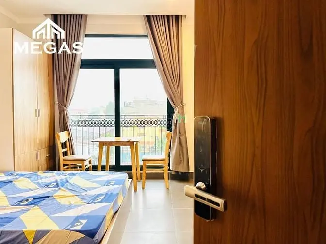 Căn Hộ Cao Cấp - Ban Công - Đầy Đủ Nội Thất - Đối Diện Sân Bay