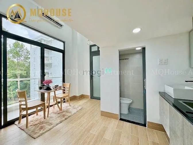 Duplex Ban Công - Ngay Nguyễn Kiệm- Gần Sân Bay