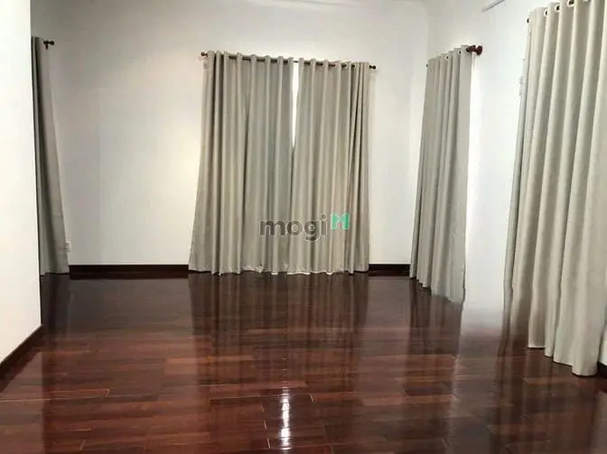 Biệt Thự Sân Vườn + Hồ Bơi Rộng 500M2 Tại Thảo Điền. Giá Thuê 140Tr/Th