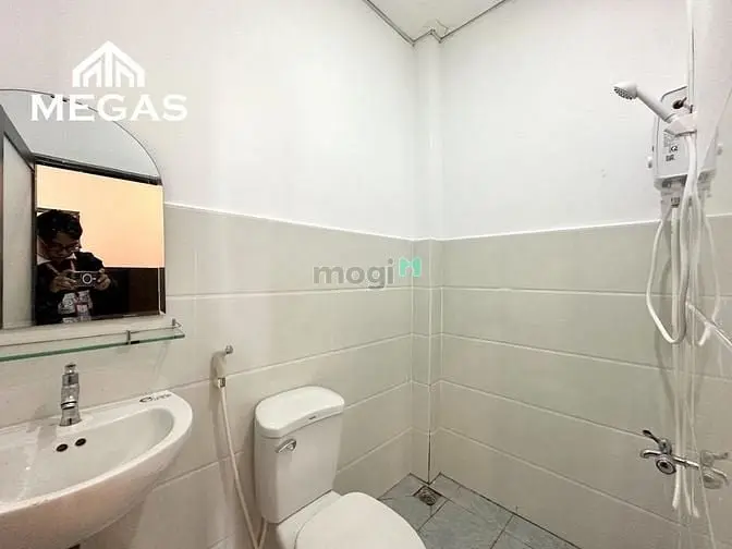 Căn Hộ 2 Phòng Ngủ Giá Rẻ Ngay Bạch Đằng - Đi Bộ Qua Sân Bay - Full Nt