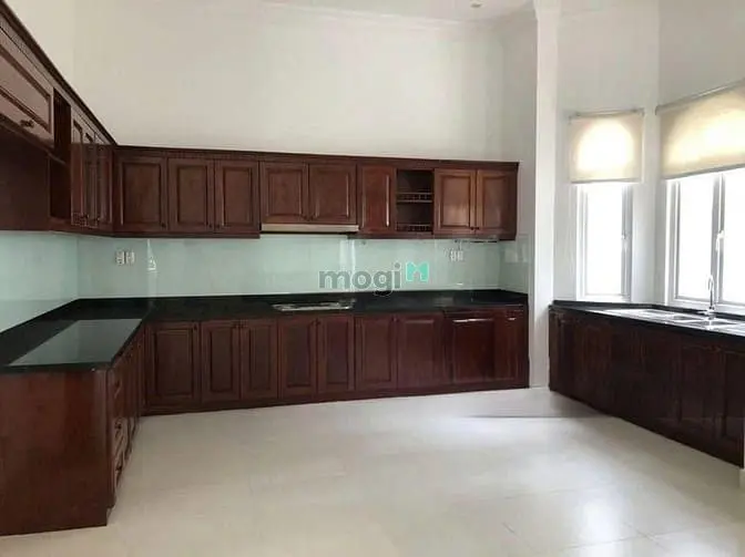 Biệt Thự Sân Vườn + Hồ Bơi Rộng 500M2 Tại Thảo Điền. Giá Thuê 140Tr/Th