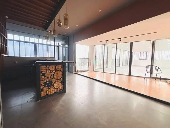 Cho Thuê Sàn Vp Trần Não Rooftop 180M2 Chỉ 40Tr