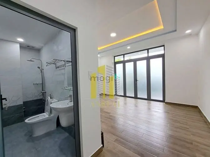 Nhà 9 Phòng Cho Làm Chdv - Giá 50 Triệu - 4 Lầu Thang Máy