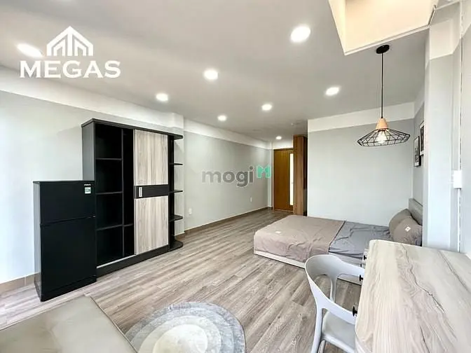 Căn Hộ Full Nội Thất - Ban Công Ngay E.town - Cộng Hoà