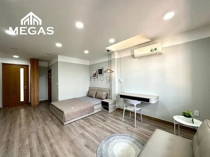 Căn Hộ Full Nội Thất - Ban Công Ngay E.town - Cộng Hoà