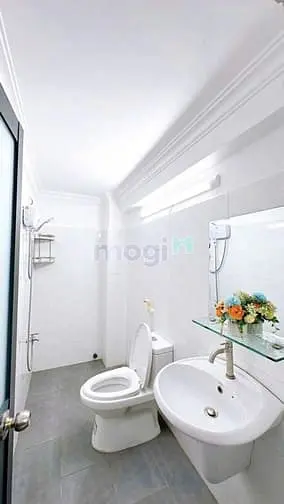 Cho Thuê Nhà Nguyên Căn Mặt Tiền Quận 1 - Kinh Doanh