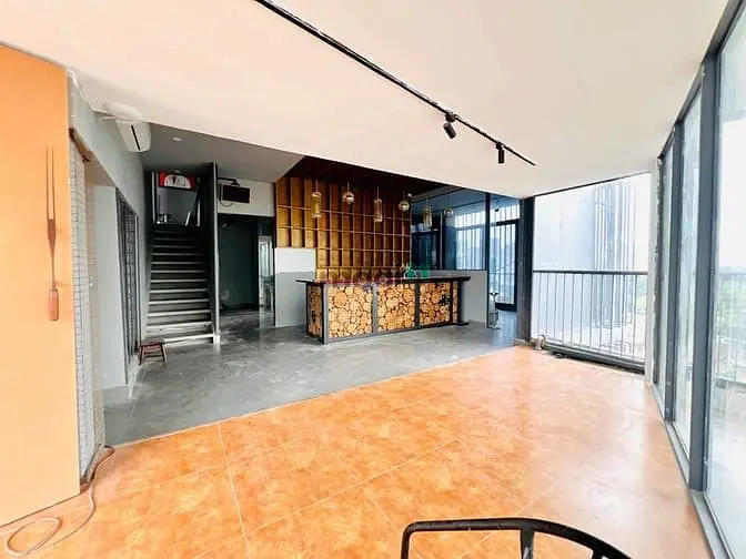 Cho Thuê Sàn Vp Trần Não Rooftop 180M2 Chỉ 40Tr