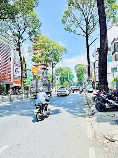 Cho Thuê Tòa Nhà Đường 3 Tháng 2 – Ngang 9.5M, Kết Cấu Cao Tầng