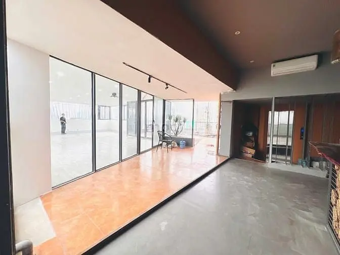 Cho Thuê Sàn Vp Trần Não Rooftop 180M2 Chỉ 40Tr