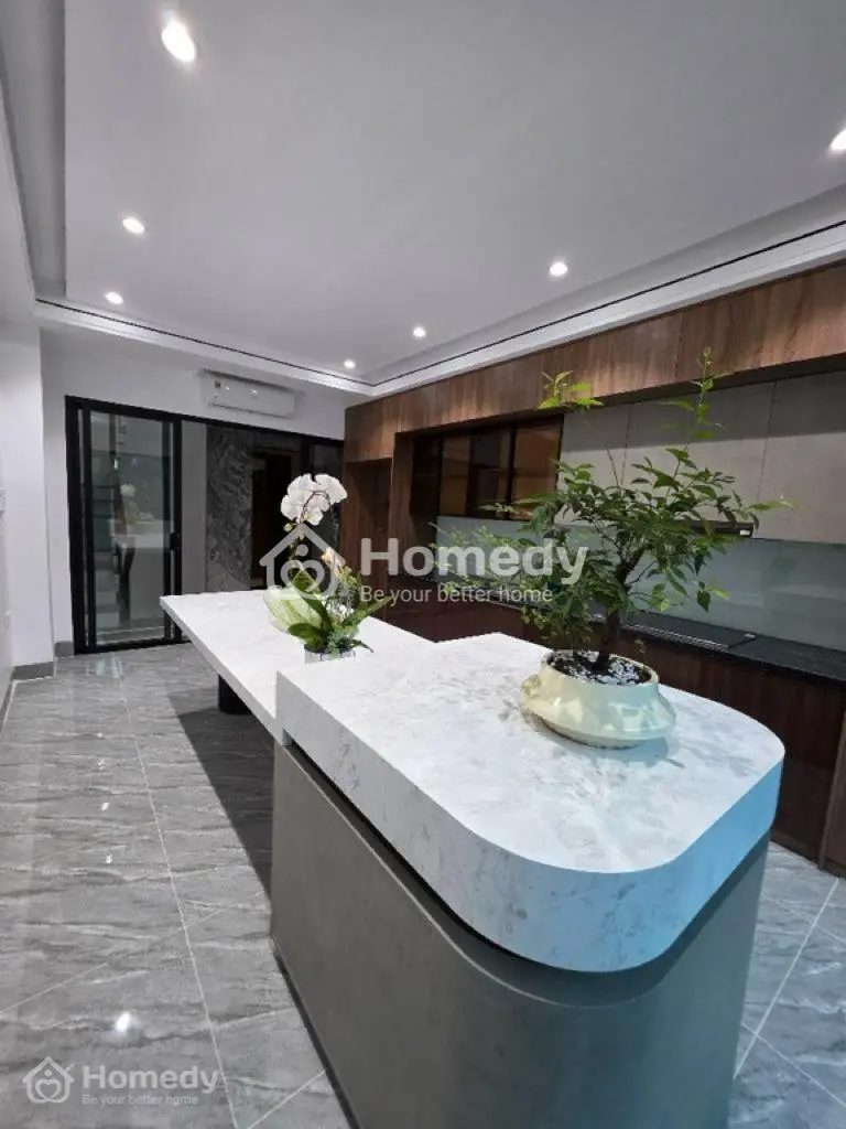 Trung Tâm Phố Trạm - 7 Tầng Thang Máy - Ô Tô Vào Nhà - 42M2 - 10.5 Tỷ