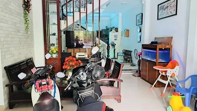 Mặt Tiền Kinh Doanh Sầm Uất• Gần Pmh• 90M2(5X18)• Đối Diện Trường Học