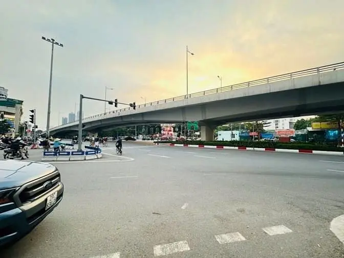 Hoàng Quốc Việt – Cầu Giấy – Ô Tô – 71 M2 – 4 T – Mt 10 M – Giấ 22.3 T