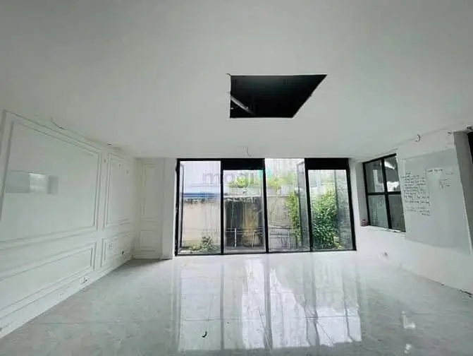 Cho Thuê Spa Mt Nguyễn Thị Diệu, Q3. Dt: 7X33M. (Nh:10M) Kc: Tr 2 Lầu