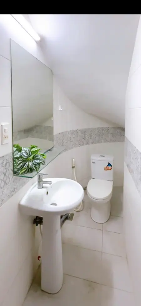 Cho Thuê Phòng Ban Công Cách Học Viện Khàng Không 800M