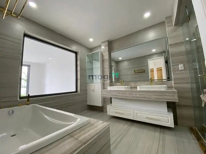 Cho Thuê Nhà Phố Liền Kề Trong Khu Hà Đô Centrosa, Quận 10