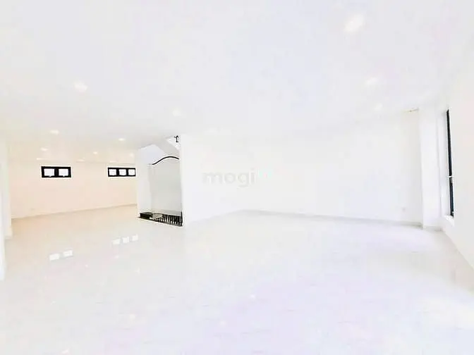 Siêu Phẩm Mặt Tiền Hoa Đào - Nhà Mới - Trống Suốt - Ngang 8M