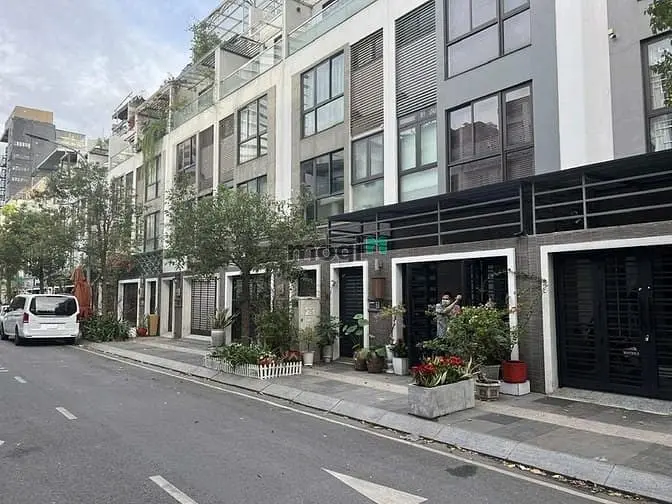 Cho Thuê Nhà Phố Liền Kề Trong Khu Hà Đô Centrosa, Quận 10