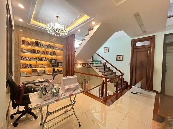 Nhà Bán Ngay Sân Bay Biên Hòa 1 Trệt 2 Lầu Sổ Hồng 145M2 Giá 9.8 Tỷ