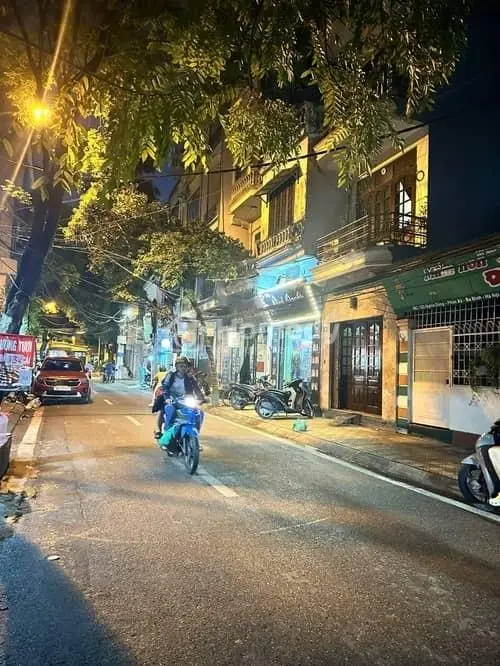 Bán Đất Tặng Nhà - Lô Góc - Ô Tô Đỗ Gần - Nhiều Tiện Ích - Ba Đình - Phúc Xá - 6.4 Tỷ 16.5M2