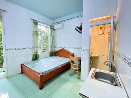 Ban Công Thoáng Mát, Đầy Đủ Tiện Nghi Giá Rẻ