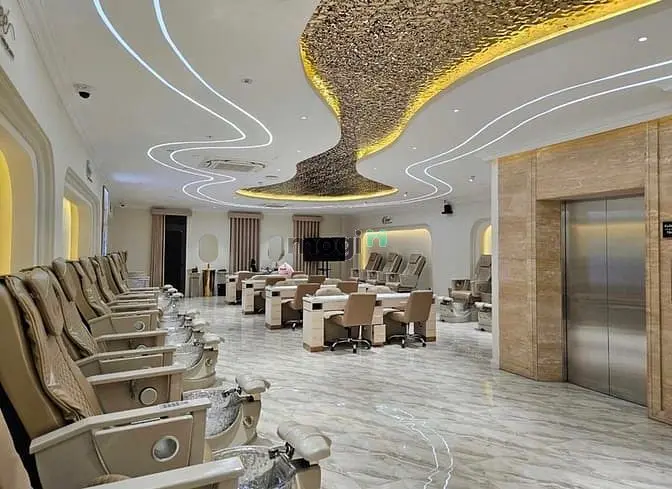 Bán Toà Nhà Âu Cơ, (9.3*32) Hầm 8 Tầng, Hđt 300Tr, Giá Nhỉnh 80 Tỷ