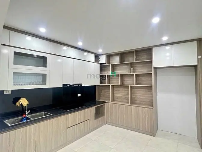 Bán Nhà Hoàng Liệt ,Dt40M2 X 5T,Giá Nhỉnh 9 Tỷ ,Oto Đỗ Cổng ,Ngõ Thông