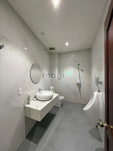 Gia Đình Cho Thuê Gấp Nhà Phó Đức Chính, Trung Tâm Quận 1