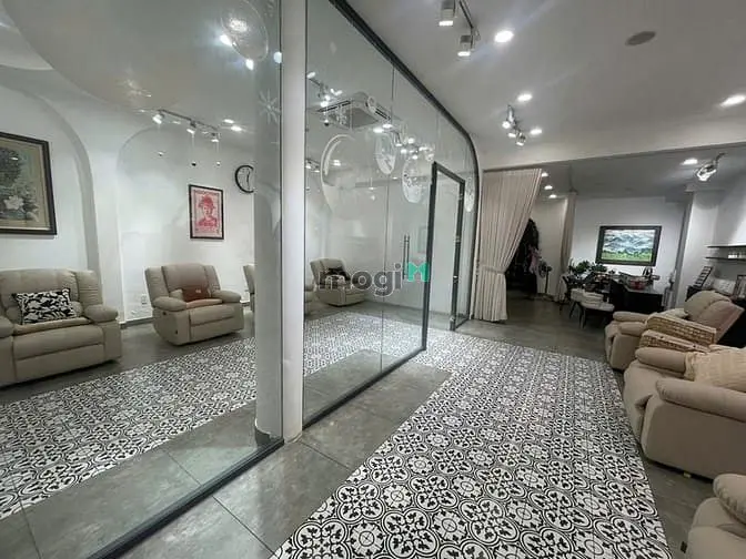 🔥Siêu Phẩm!! Biệt Thự Ngay Trần Nhật Duật Kết Cấu: 8X20, 1 Trệt 1 Lầu