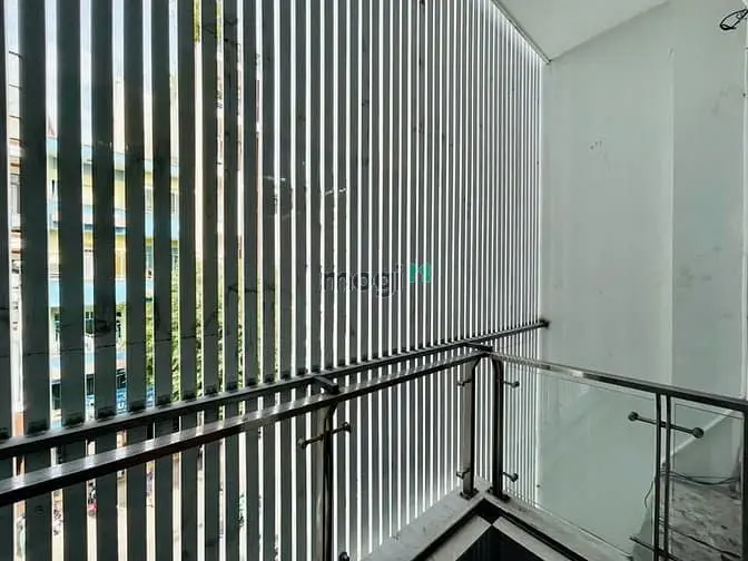 Cho Thuê Căn Tách Bếp Ban Công Mặt Tiền Đường Võ Văn Tần Q3