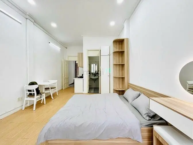 Cho Thuê Căn Tách Bếp Ban Công Mặt Tiền Đường Võ Văn Tần Q3