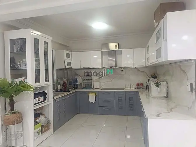 Biệt Thự Sân Vườn Gara Hẻm 10M Nơ Trang Long 198M2 Ngang 9M Chợ 32 Tỷ