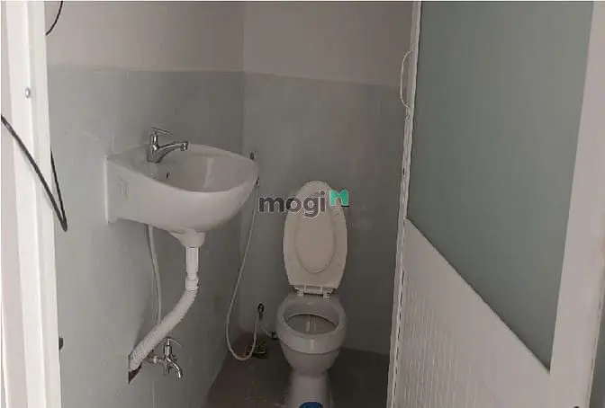 Đang Cần Cho Thuê Căn Nhà 1 Trệt 3 Lầu 26Tr/Th Hẻm Xe Hơi Đường D5