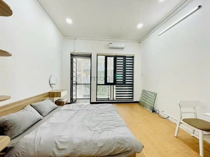 Cho Thuê Căn Tách Bếp Ban Công Mặt Tiền Đường Võ Văn Tần Q3