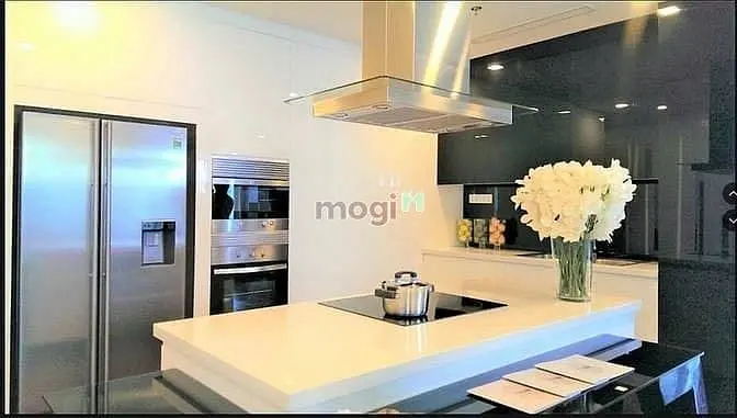 Chính Chủ Bán Gấp Căn Hộ Vinhomes Đồng Khởi, Quận1, Có Sân Vườn Riêng