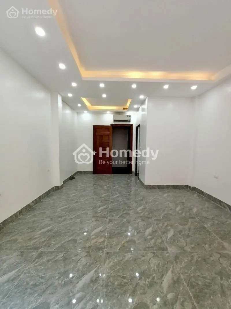 Nhà Mới Kính Koong – Thang Máy – Ô Tô Vào Nhà – Ngõ Thông – Gần Hồ – Cách Mặt Phố Chỉ 20M