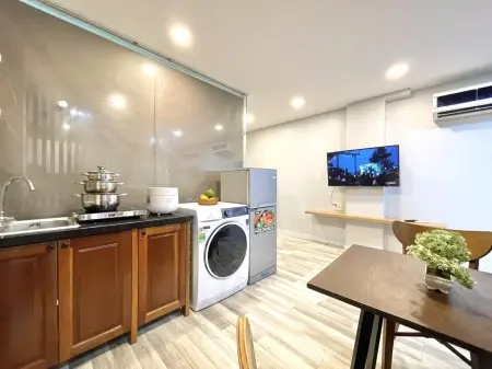 Phòng Full Nội Thất Sang Trọng Ngay Phan Xích Long