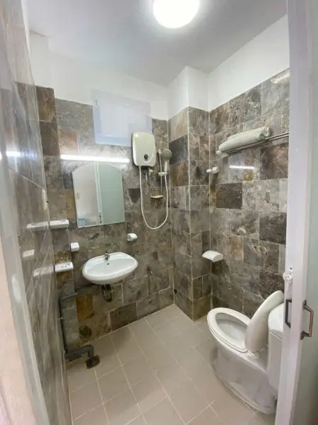 Chdv Giá Tốt Q1. Full Nội Thất. Sạch Sẽ. Giá 5.1 Triệu Có Cửa Sổ Thoáng. Ban Công Thoáng Phía Sau.