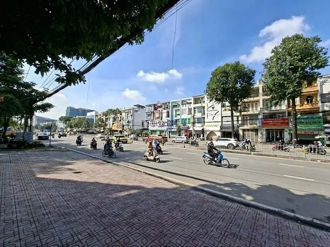 💯Hot💃💃Bán Nhà Mtkd Sung Túc Tên Lửa 4,5X20M 4 Tầng - Cách Aeon 20M