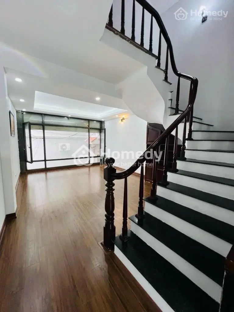 Trường Lâm, Long Biên - 1 Bước Ra Mặt Phố - Dân Xây 5T - Xe Bán Tải Ngủ Trong Nhà - 35M2 - 10.X Tỷ