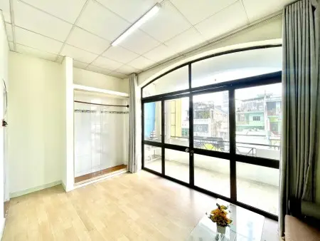 Ngay Ngã 4 Hàng Xanh, Đh Hutech Phòng Ban Công 30M2 Full Tiện Nghi