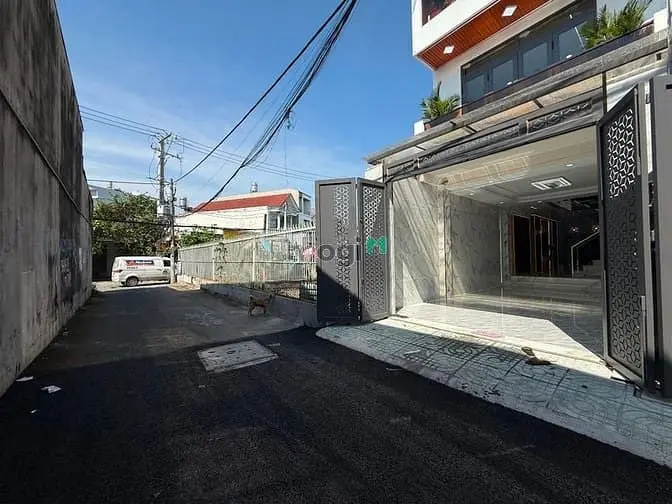 Nhà Đường Nguyễn Ảnh Thủ, Dt:4X17M, Trệt, Lửng, 2 Lầu, 3Pn, Gara Ô Tô